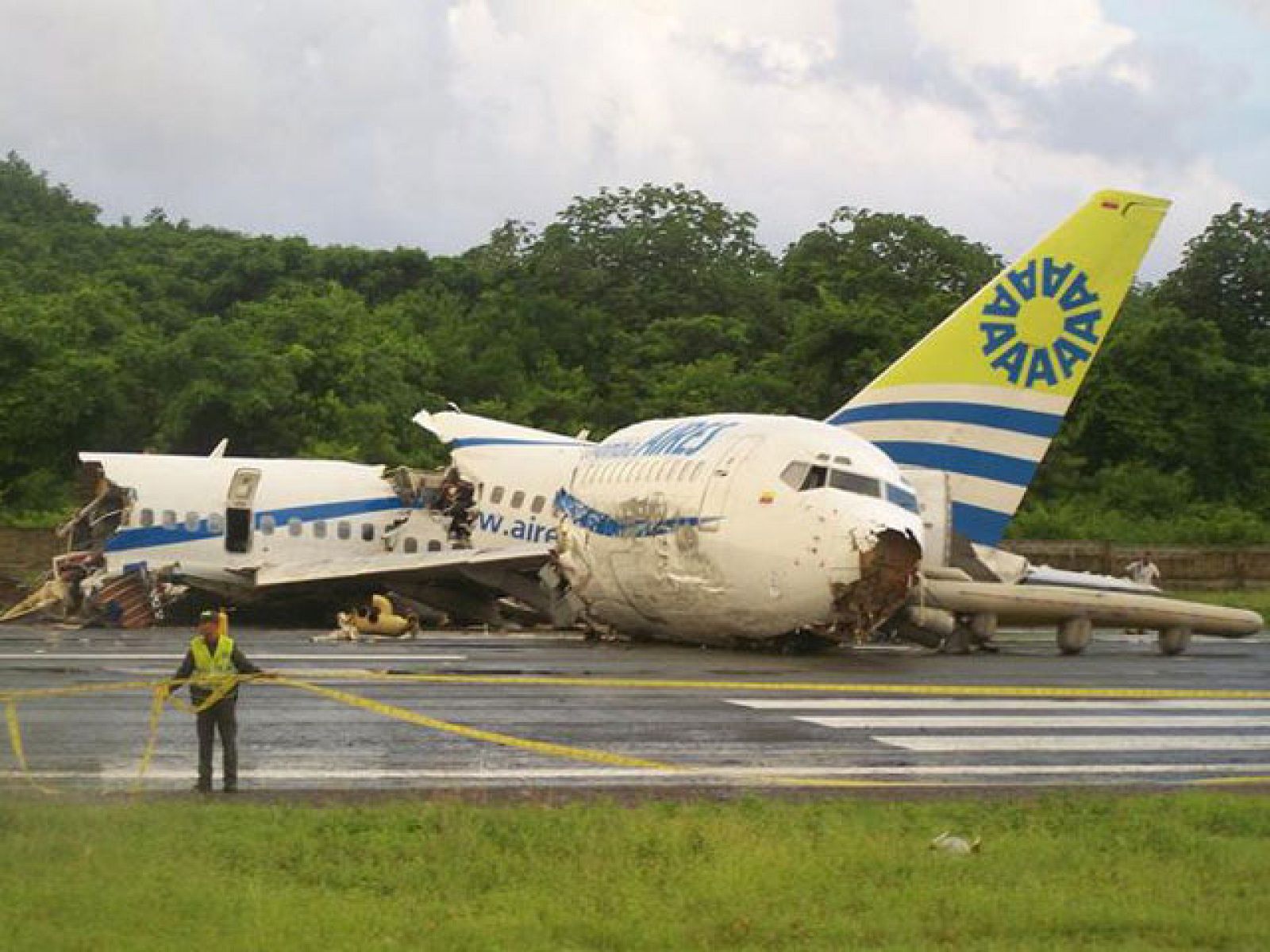 Una niña está grave y más de cien personas han resultado heridas leves. El suceso ha tenido lugar en el aeropuerto de la caribeña isla de San Andrés, en el norte de Colombia.