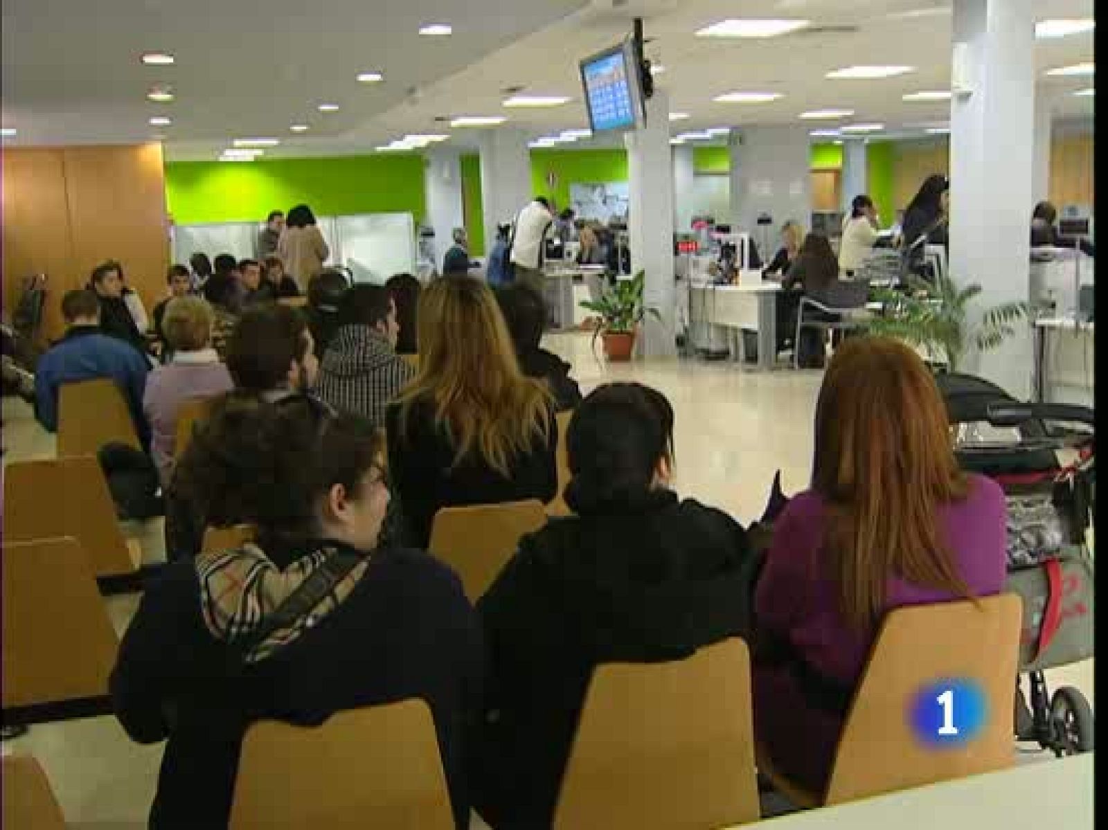 Entre ellas, una del PSOE que propone que el parado que no haga cursos de formación sea sancionado desde el primer día.