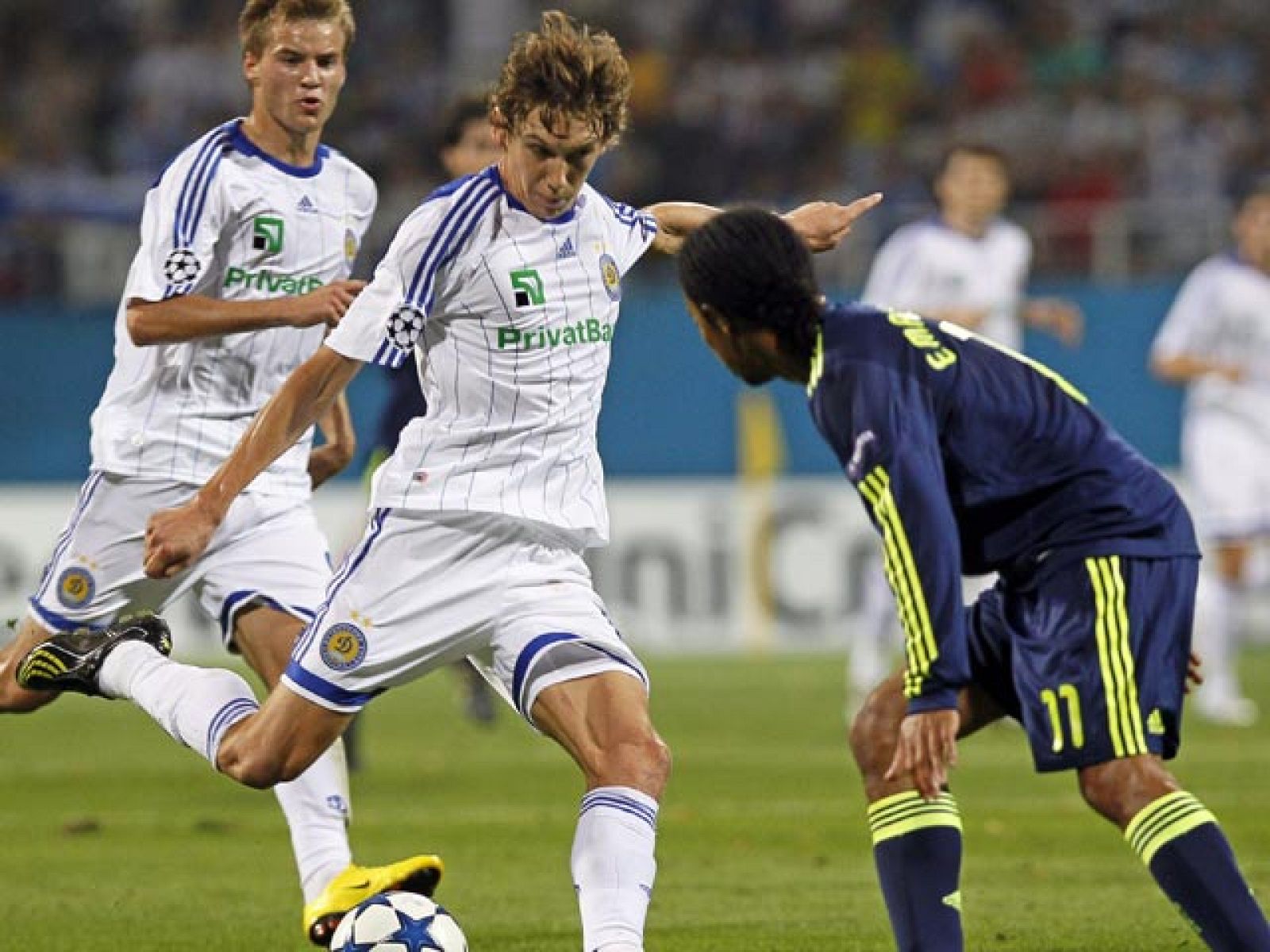 El empate entre el Dinamo de Kiev y el Ajax de Amsterdam fue lo más destacado de la primera jornada de la eliminatoria previa de la Champions (18/08/2010). 