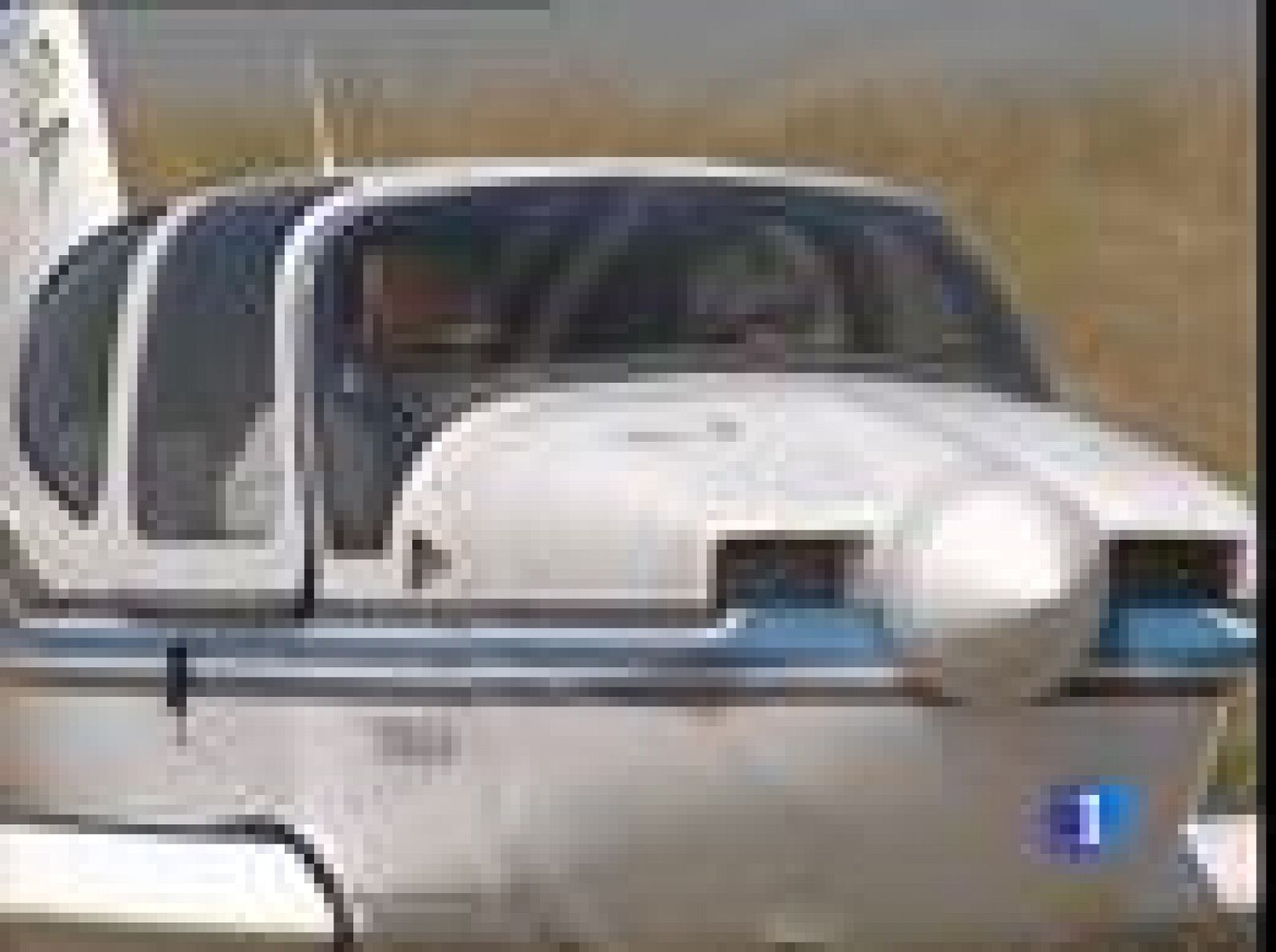 En el aeropuerto de Madrid-Cuatro Vientos nos interesamos por el vuelo acrobático | Ver