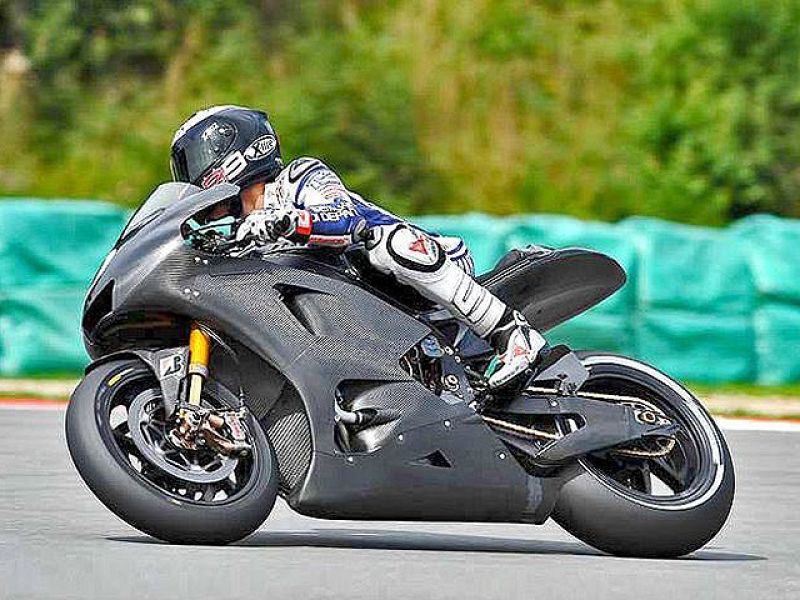 El español Jorge Lorenzo, líder del Mundial de MotoGP, ha probado por primera vez el circuito de Motorland en Alcañiz (Teruel), que albergará el próximo 19 de septiembre la decimocuarta prueba puntuable de la temporada.