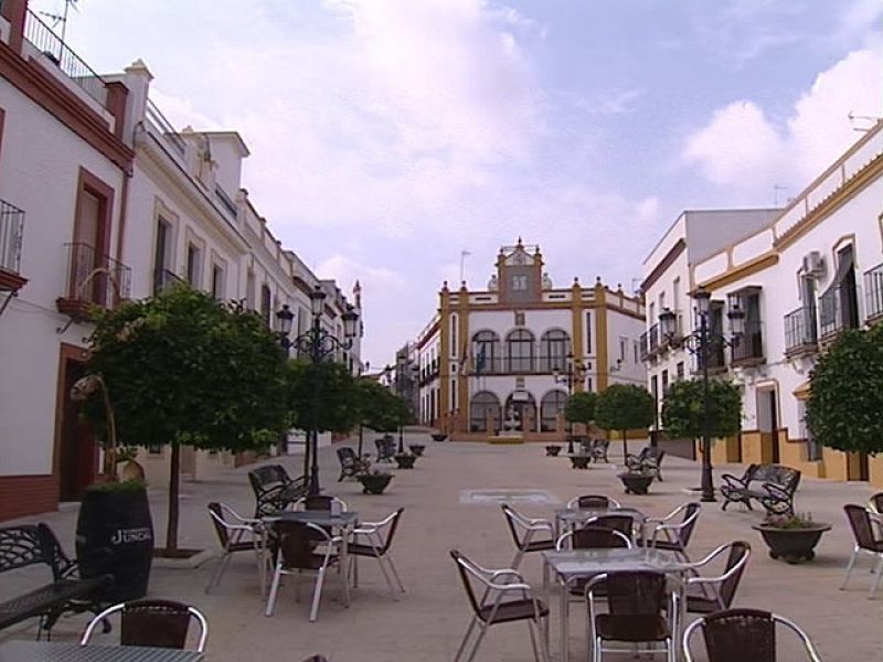 Los funcionarios del Ayuntamiento de Huévar de Aljarafe llevan ocho meses sin cobrar