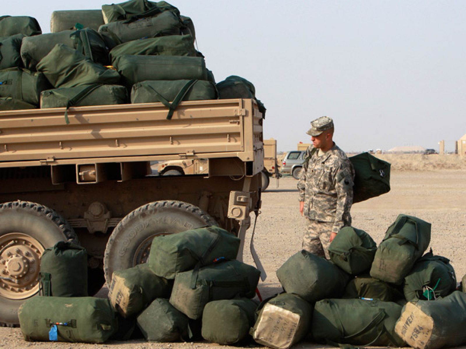 Las últimas tropas de combate estadounidenses abandonan Irak doce días antes de lo previsto