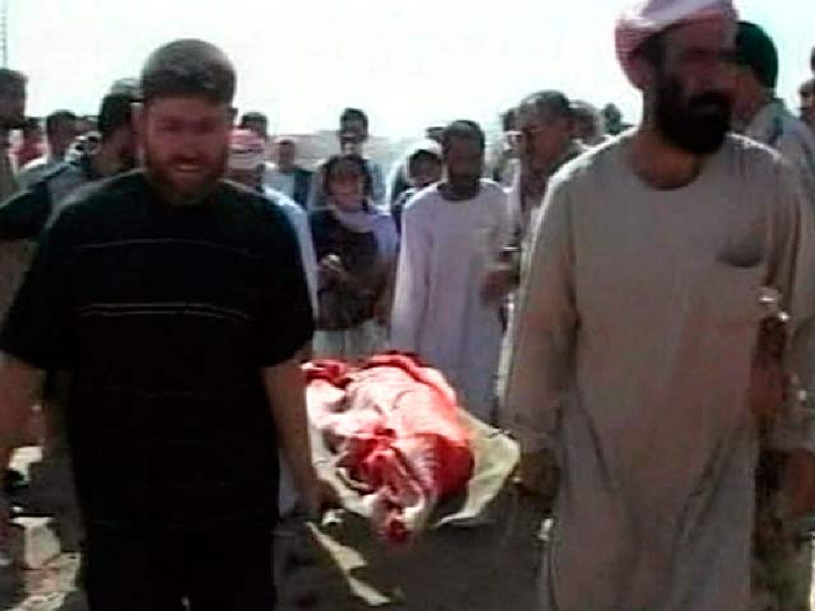 Camiones y coches combas golpean varias localidades del Kurdistán, matando a más de 250 personas, en el peor ataque desde la invasión. La matanza se atribuye a Al Qaeda, que tiene como principal objetivo a los apoyos del Gobierno, kurdos y chiíes.