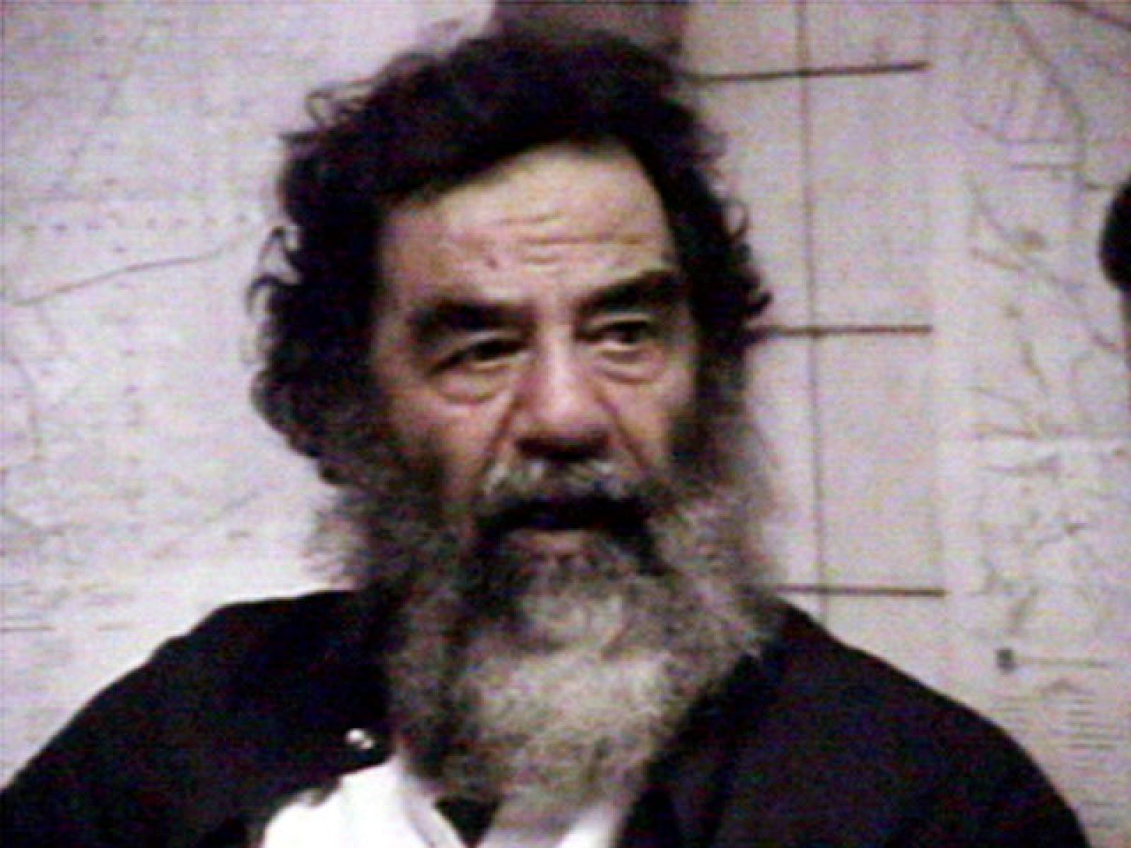 El ex dictador iraquí, Saddam Hussein, fue detenido por tropas estadounidenses en diciembre de 2003 en la ciudad de Tikrit, al norte del país. Tres años después sería ejecutado.