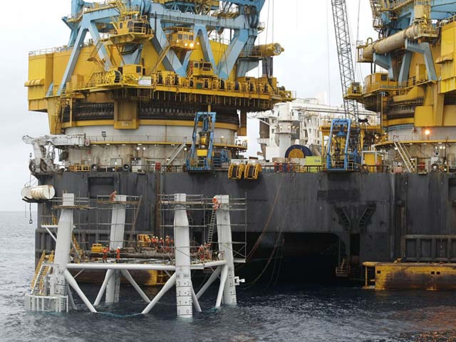 El mayor almacén de gas de España se construye frente a la costa de Vinarós, en Castellón | Ver