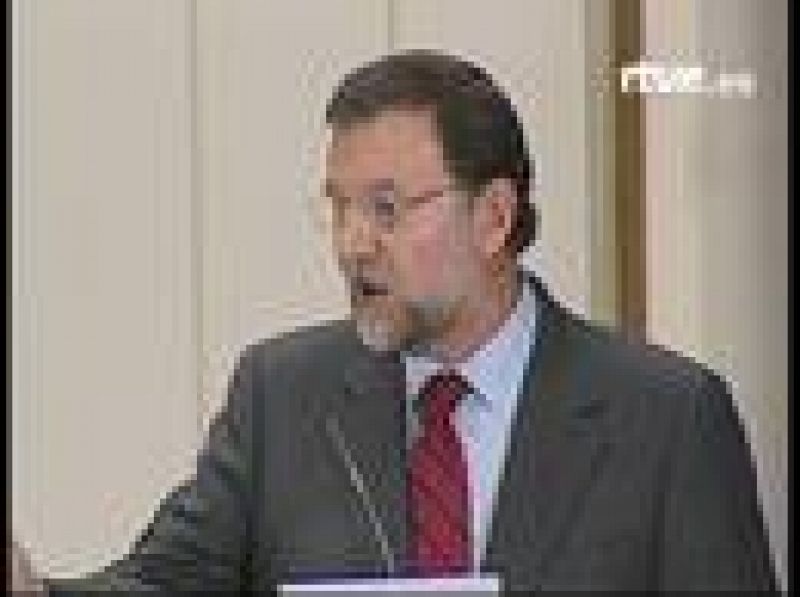 El presidente del PP, Mariano Rajoy, se refiere a la reunión de Zapatero e Ibarretxe en la Moncloa 