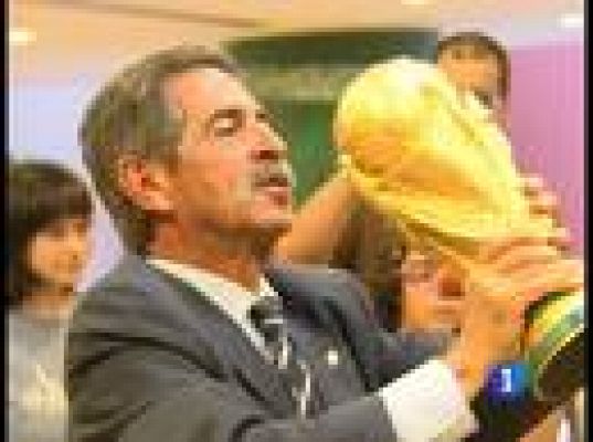  - Adrián se presenta con el Racing