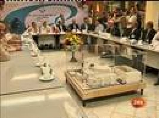  - Irán enciende la central nuclear