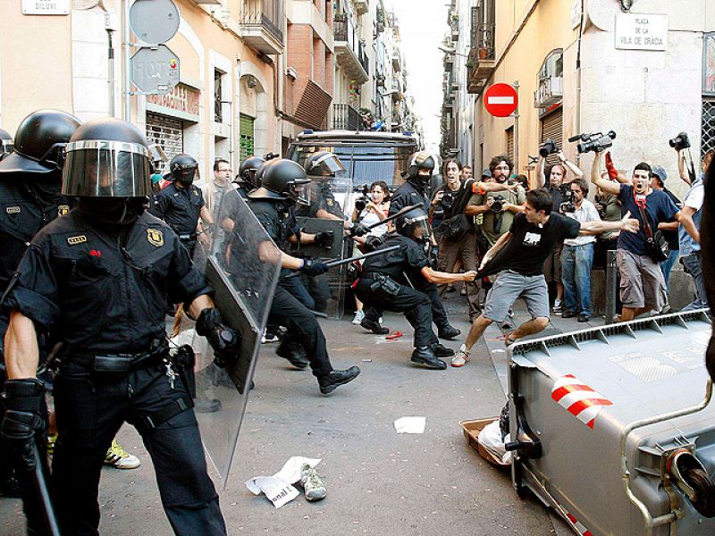 Los Mossos cargan contra una marcha de apoyo a Riera