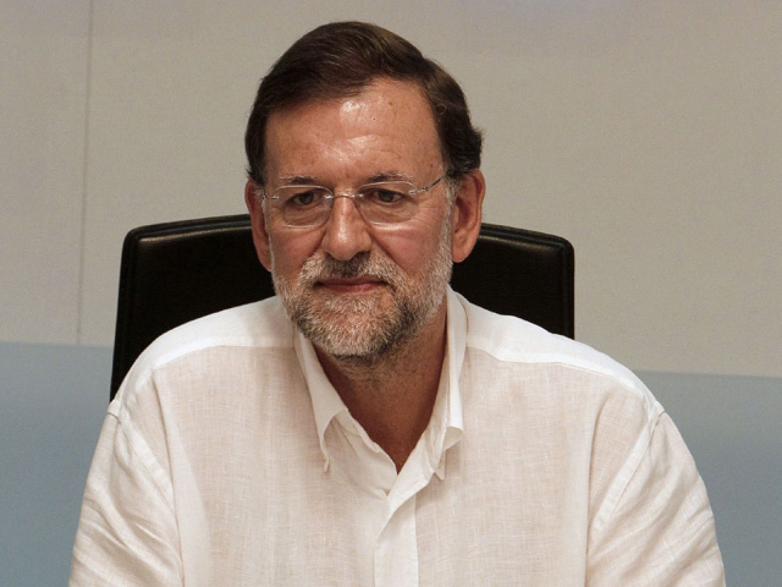 Rajoy anuncia ocho medidas de ahorro si llega al Gobierno