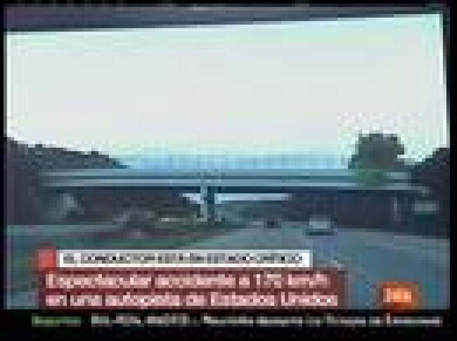 Las cámaras captan el momento del accidente de un coche que circulaba a 170km/h | Ver