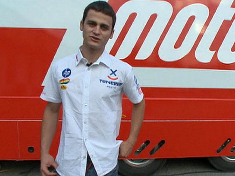 El piloto de Moto2 Sergio Gadea te muestra, pieza por pieza, cuánto pesa la equipación de los pilotos.