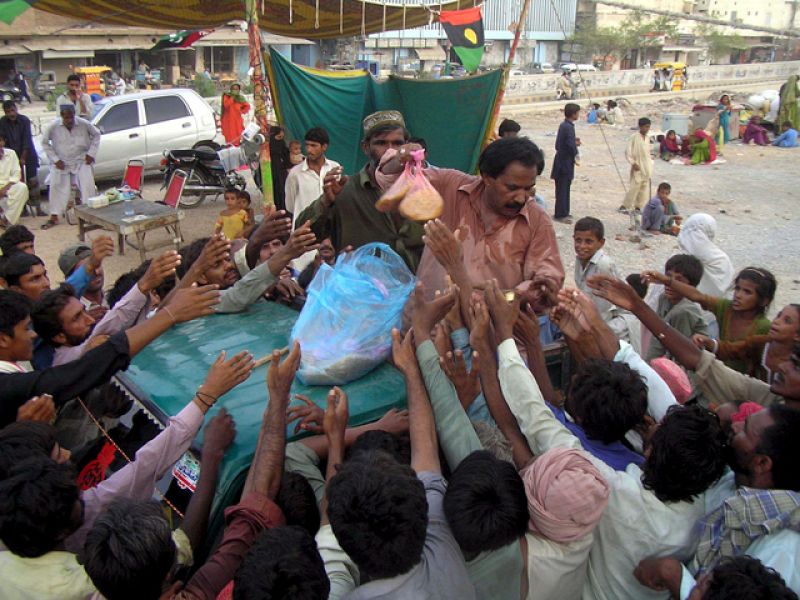 800.000 aislados en Pakistán