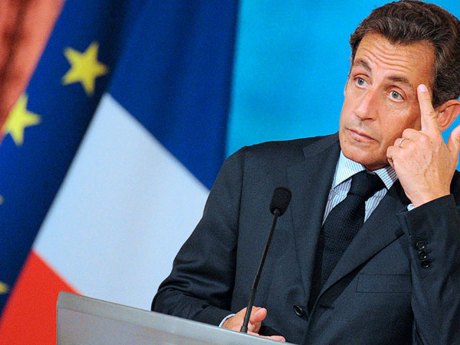 El presidente de Gobierno francés, Nicolas Sarkozy, critica que se paguen rescates en los secuestros tan sólo dos días después de que los cooperantes españoles Roque Pascual y Albert Vilalta fueran puestos en libertad, tras permancecer 268 días cautivos en manos de Al Qaeda en el Magreb Islámico. Para Sarkozy, "no es una estrategia perdurable en el tiempo". (24/08/10)
