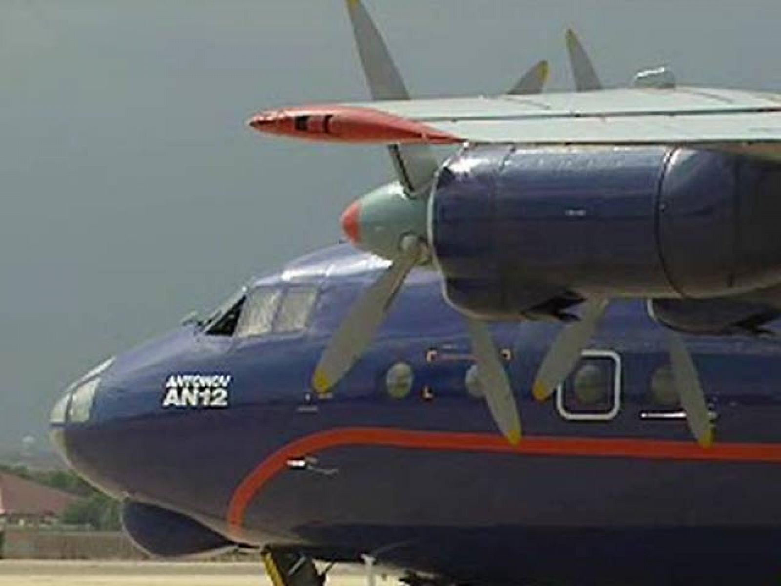 Los féretros de los españoles asesinados en Afganistán viajan camino de España | Ver