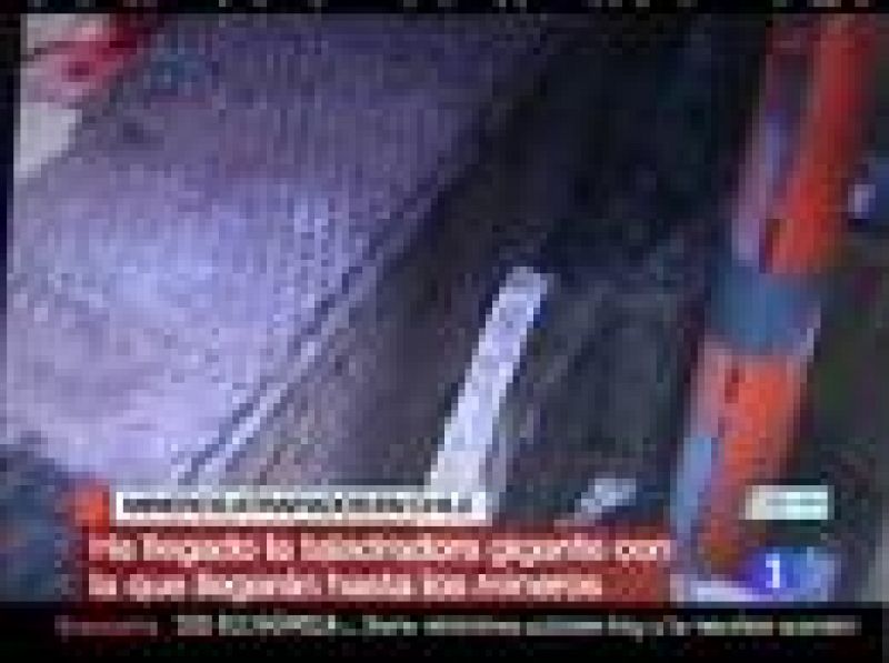Lista para trabajar la taladradora gigante que abrirá el túnel para rescatar a los mineros de Chile