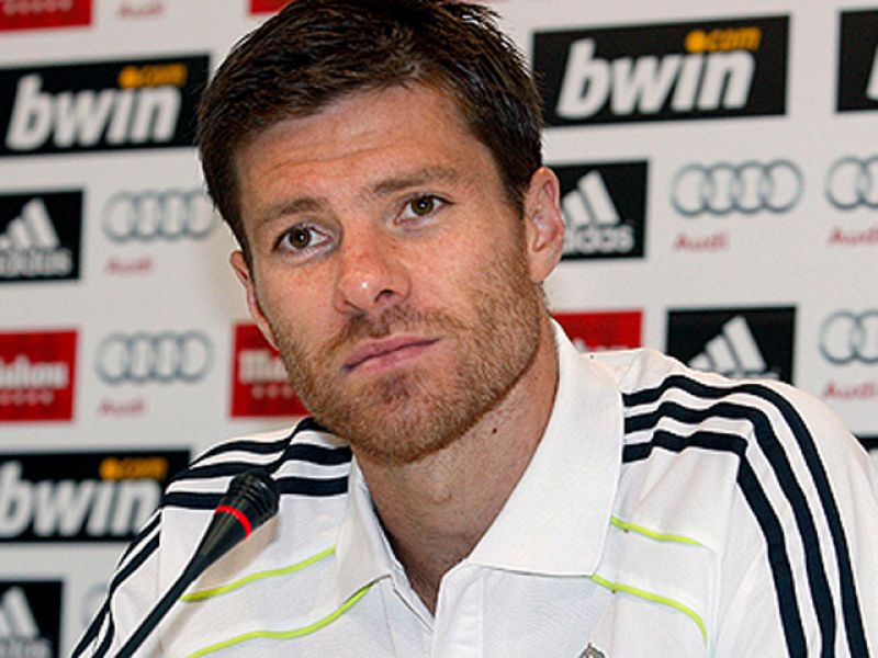  El centrocampista del Real Madrid Xabi Alonso está convencido de que sería muy importante comenzar la Liga con "una victoria con la que evitar cualquier tropiezo de inicio", en el que será el debut liguero de José Mourinho como técnico madridista, a