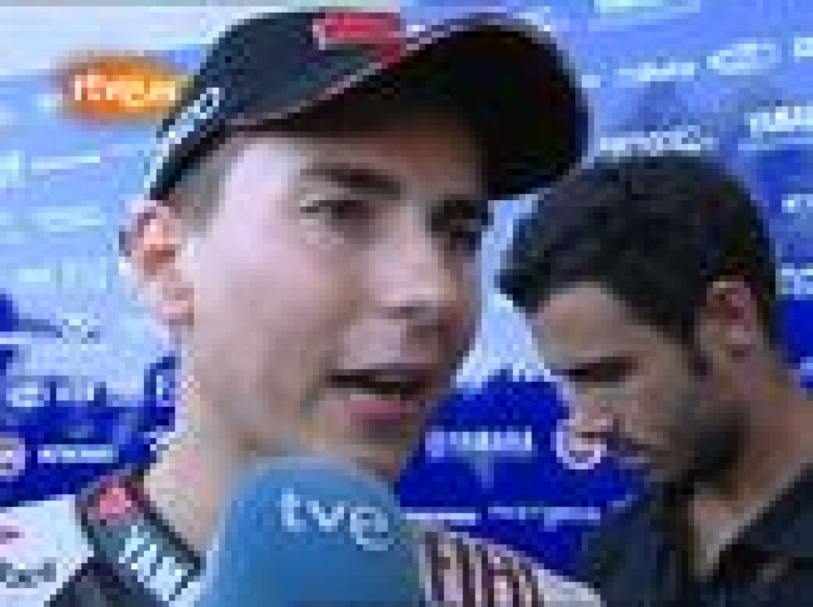 Casey Stoner ha marcado el mejor tiempo en los primeros entrenamientos libres de Indianápolis, por delante de Jorge Lorenzo.