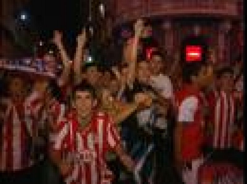 El Atlético de Madrid ha conseguido regresar a lo alto de Europa al conseguir la Supercopa ante el Inter de Milán y sus seguidores han vuelto a festejar el título en Neptuno.