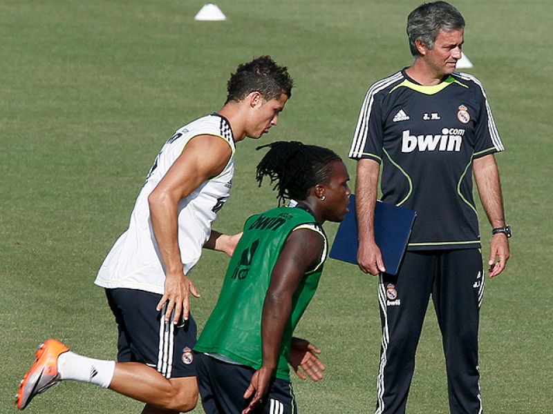 El Real Madrid llegó a Mallorca rodeado de aficionados, preparado para comenzar la Liga en la isla balear. Canales será la principal novedad en el once de Mourinho.