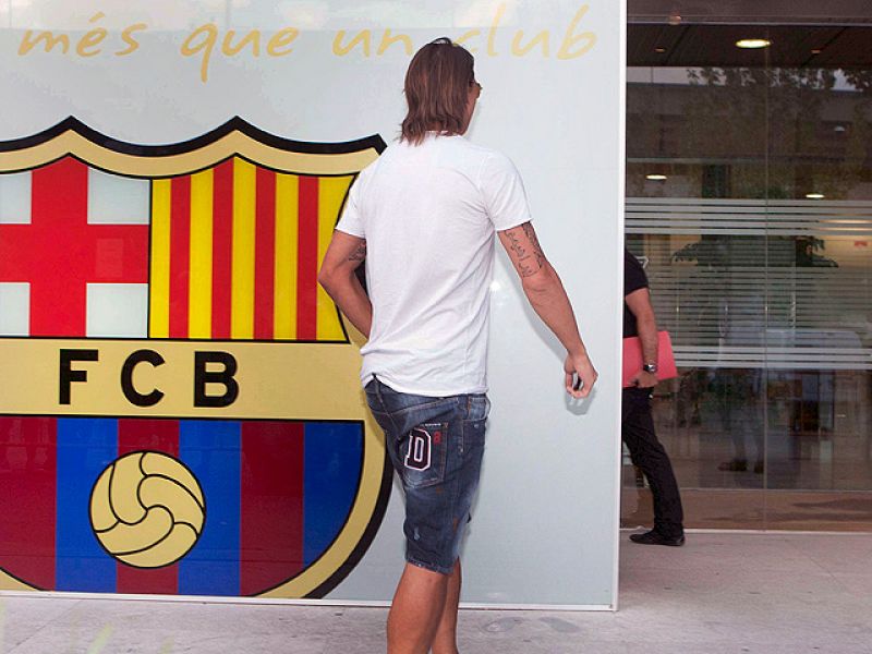 Día intenso en Barcelona, que se ha despedido este domingo de Ibrahimovic y da la bienvenida a la Liga, en la que debutará ante el Racing de Santander.