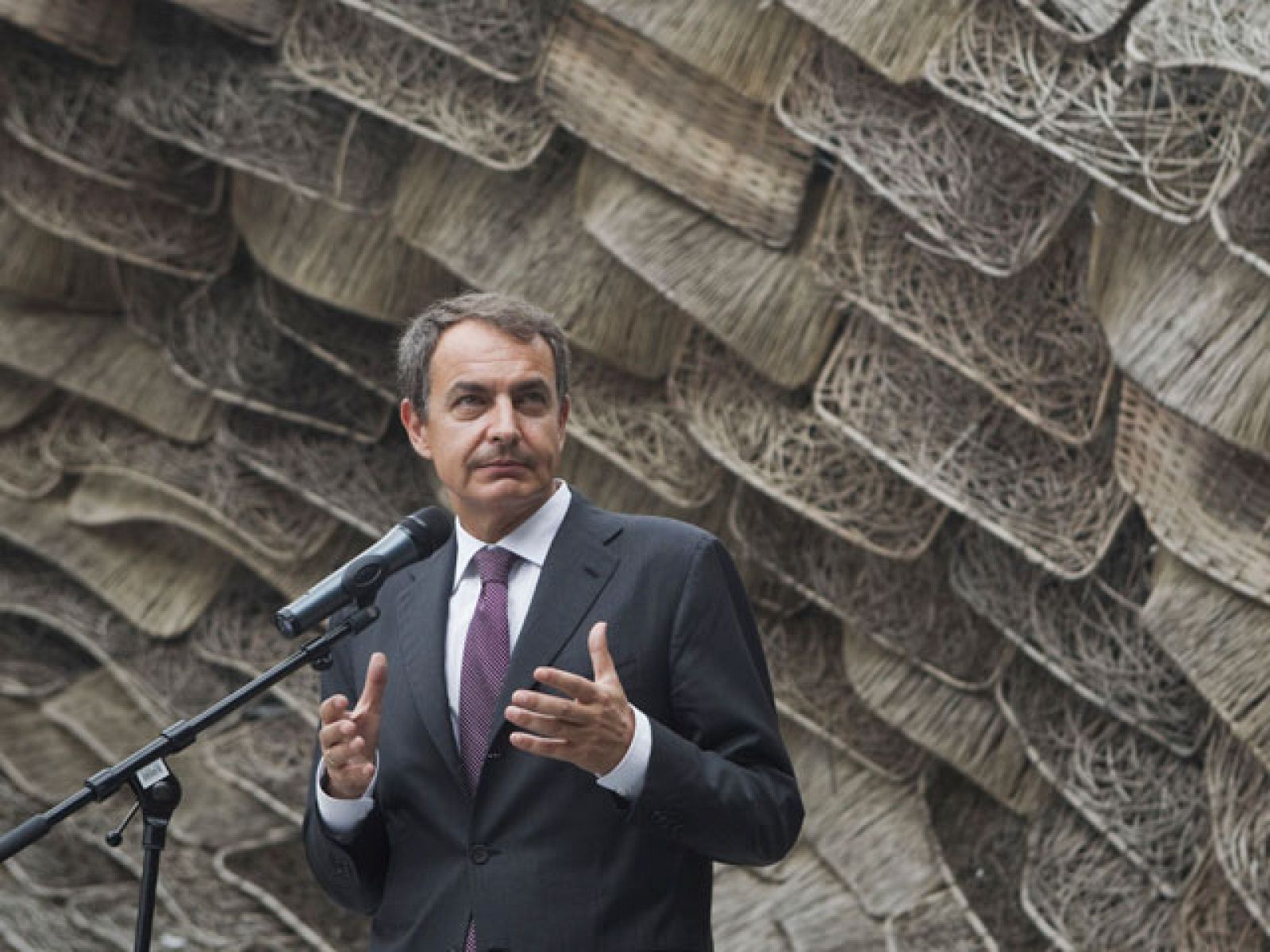 Zapatero pide prudencia desde Shangai