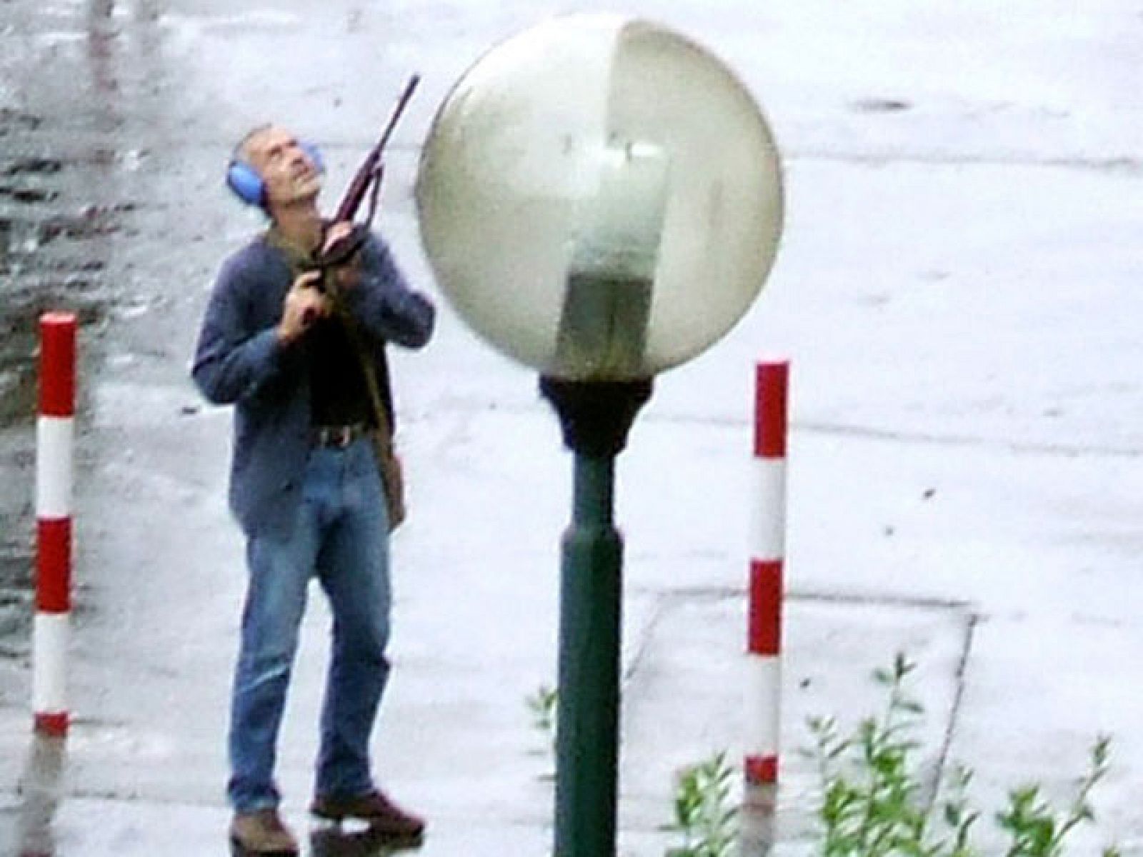 Un hombre mata a tiros a seis miembros de una familia y luego se suicida en Eslovaquia | Ver