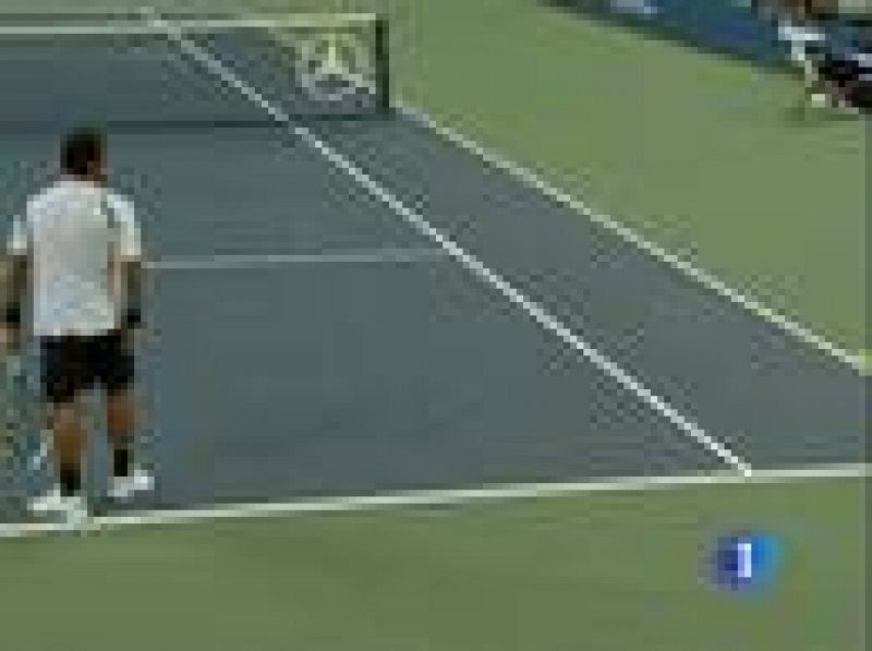Roger Federer camina firme en el Open de EE.UU