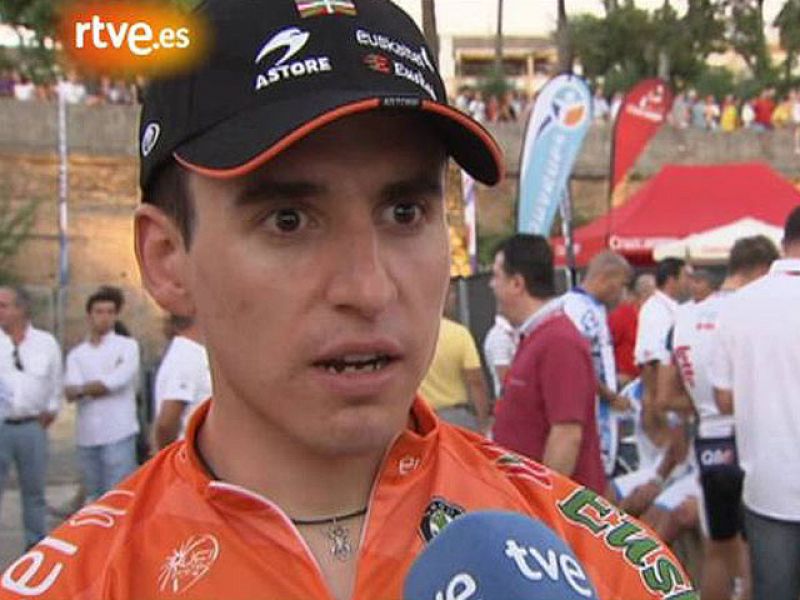 El ciclista del Euskaltel Igor Antón se somete al test de RTVE en la Vuelta a España 2010.