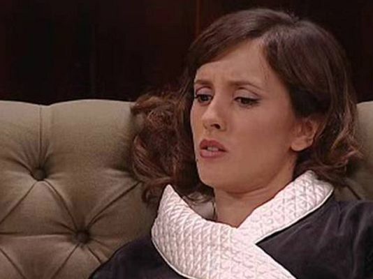 Amar en tiempos revueltos - Ana y Teresa preparan las maletas