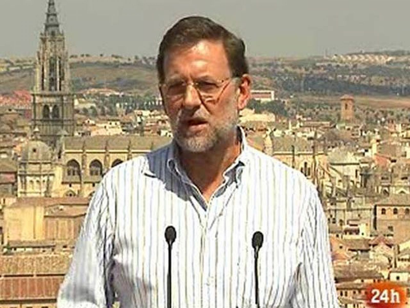 El presidente del PP, Mariano Rajoy, confirma a Francisco Camps, presidente de la Comunidad Valenciana, como candidato del partido a las elecciones autonómicas de 2011, aunque ha rehusado comentar el nuevo informe policial conocido sobre la presunta financiación ilegal del PP en esta región.