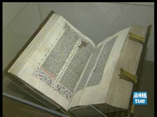  - Exponen tres biblias de Gutenberg
