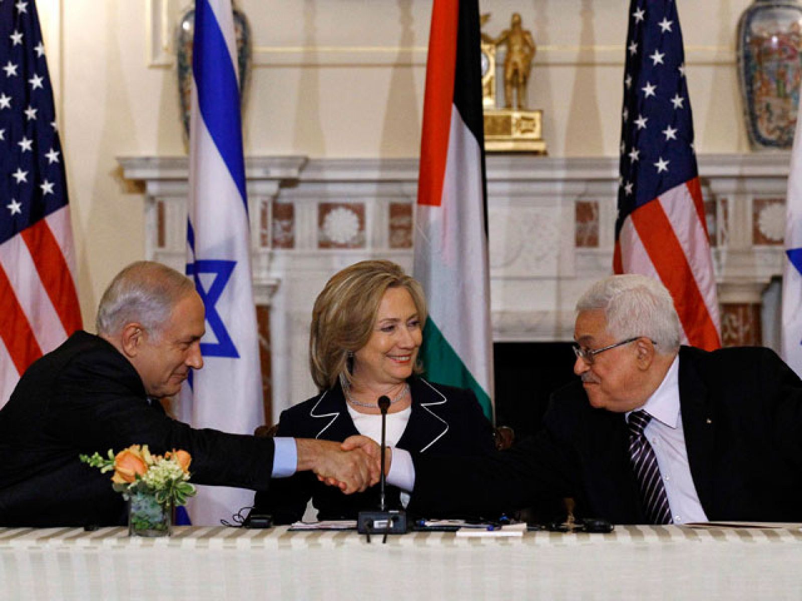 Abás y Netanyahu se reúnen en Washington con Hillary Clinton como anfitriona | Ver