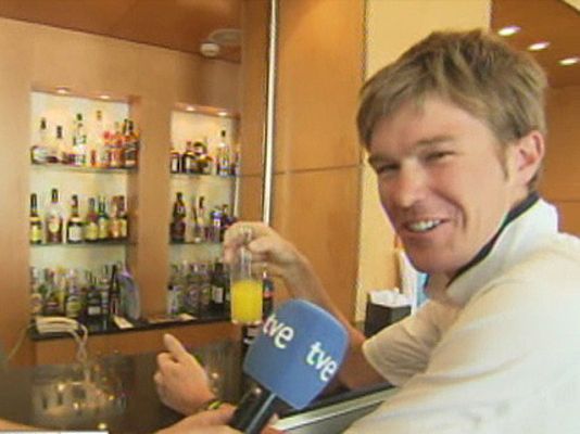 Vuelta ciclista a España - En la barra con Johnnie Walker