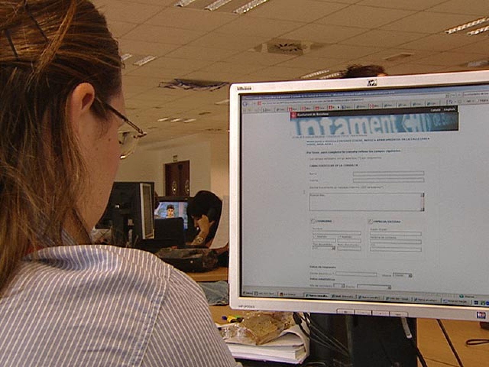 Muchos ayuntamientos facilitan las gestiones a través de sus páginas web | Ver