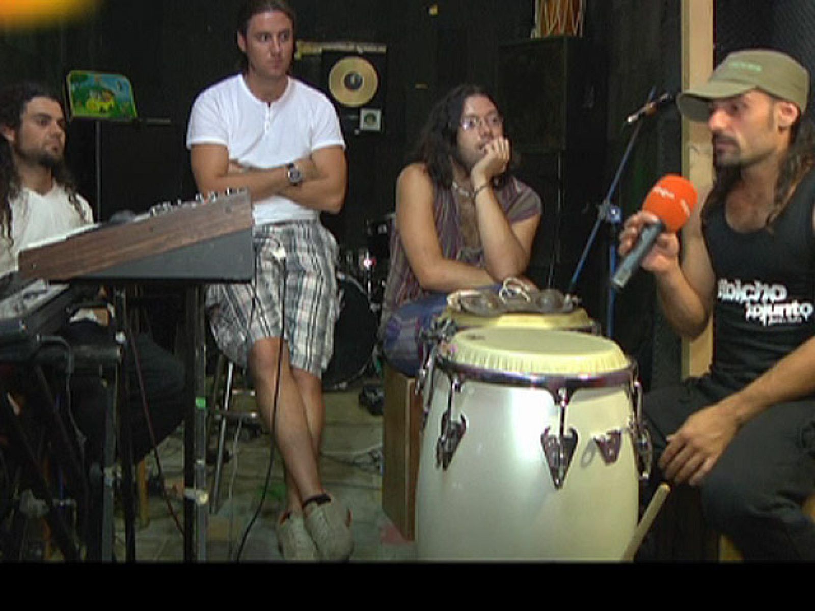 Entrevista con el grupo español de rock Elbicho, que se despide este fin de semana del público madrileño con un concierto que tendrá lugar el viernes en el Palacio de Deportes de Madrid. La banda comienza un descanso para centrarse en otros proyectos y reflexionar sobre su experiencia musical hasta la fecha. 