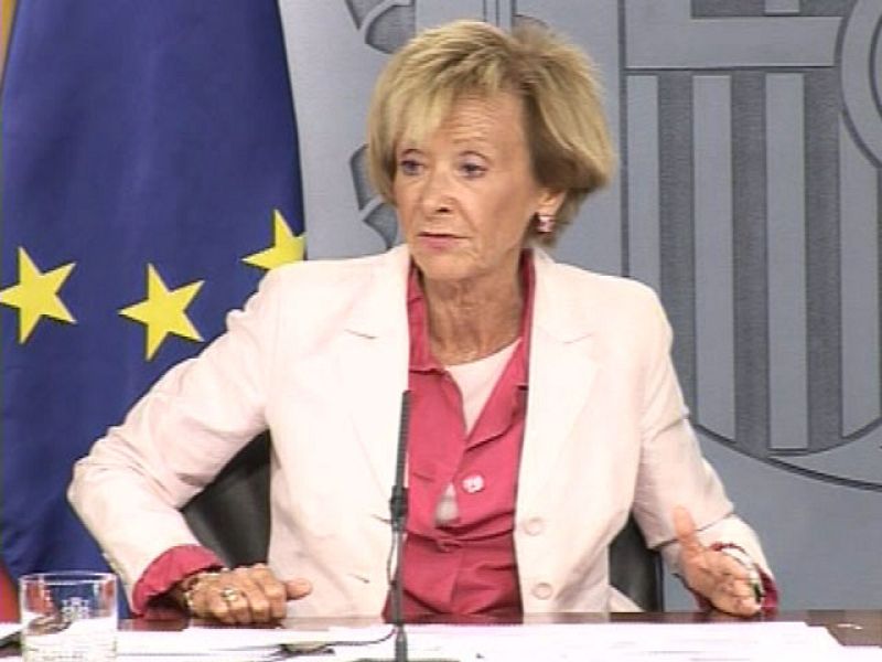   La Vicepresidenta Mª Teresa Fernádendez de la Vega defiende la labor del Gobierno socialista.