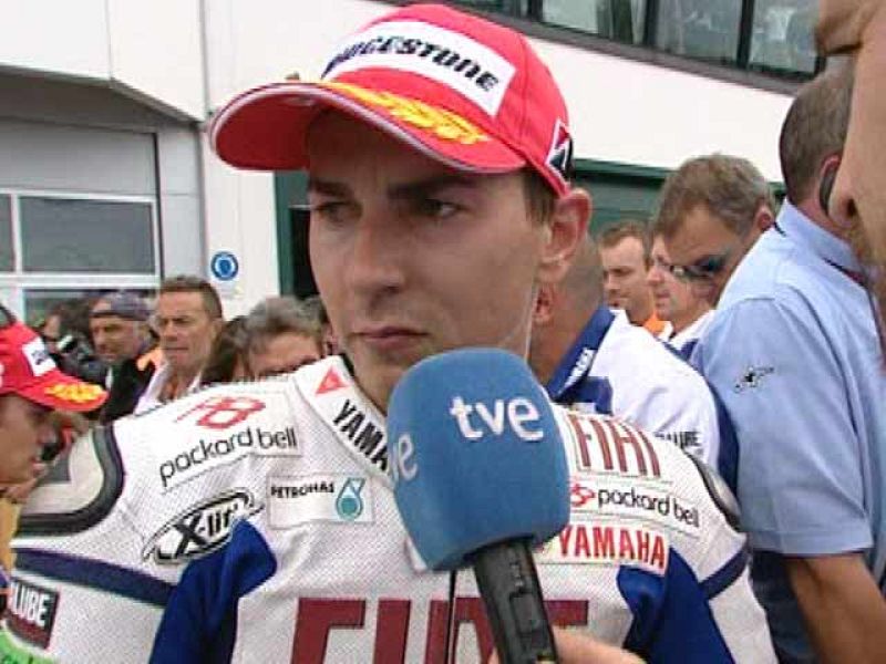 Poco a poco, la noticia de la muerte de Tomizawa se ha ido extendiendo por el circuito de Misano.