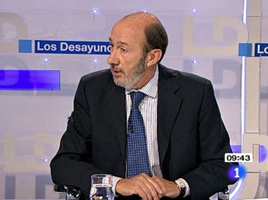 Rubalcaba sobre ETA: "Tienen que dejar la violencia del todo y para siempre"