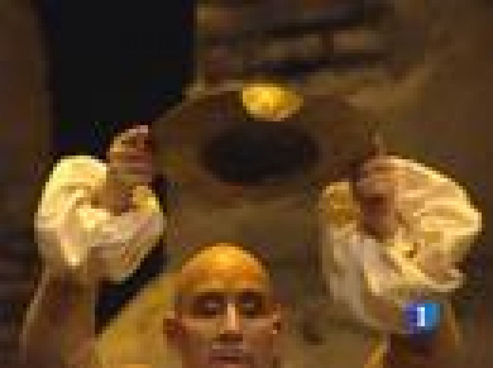 Con motivo de la publicación del libro "75 años de historia del musical en España (1930-2005)", que disecciona los cerca de 200 espectáculos musicales, repasamos la historia del musical en España y hablamos con una gra artísta, Mia Patterson, que fu