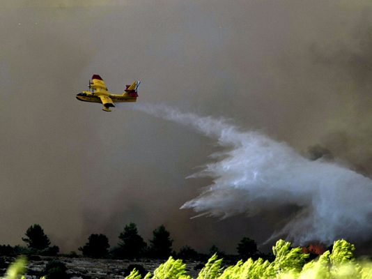 Continúan activos cuatro incendios que han arrasado 2.500 hectáreas en Valencia