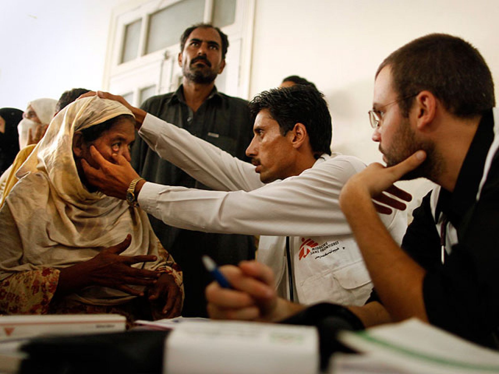 Desde hace una década un estatuto regula el trabajo de los cooperantes en países en conflicto, pero quedan muchos vacíos legales, sobre todo en el caso de los voluntarios.