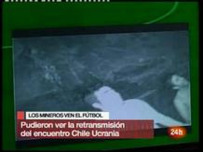 La televisión estatal chilena ha difundido un nuevo video de los 33 mineros atrapados en el interior de un yacimiento en el norte de Chile, en el que se les ve disfrutando del partido amistoso entre las selecciones de Chile y Ucrania