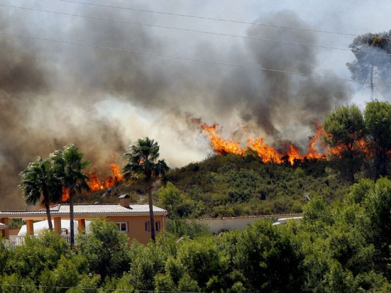 Detenido un brigadista forestal por su presunta implicación en los fuegos de Valencia