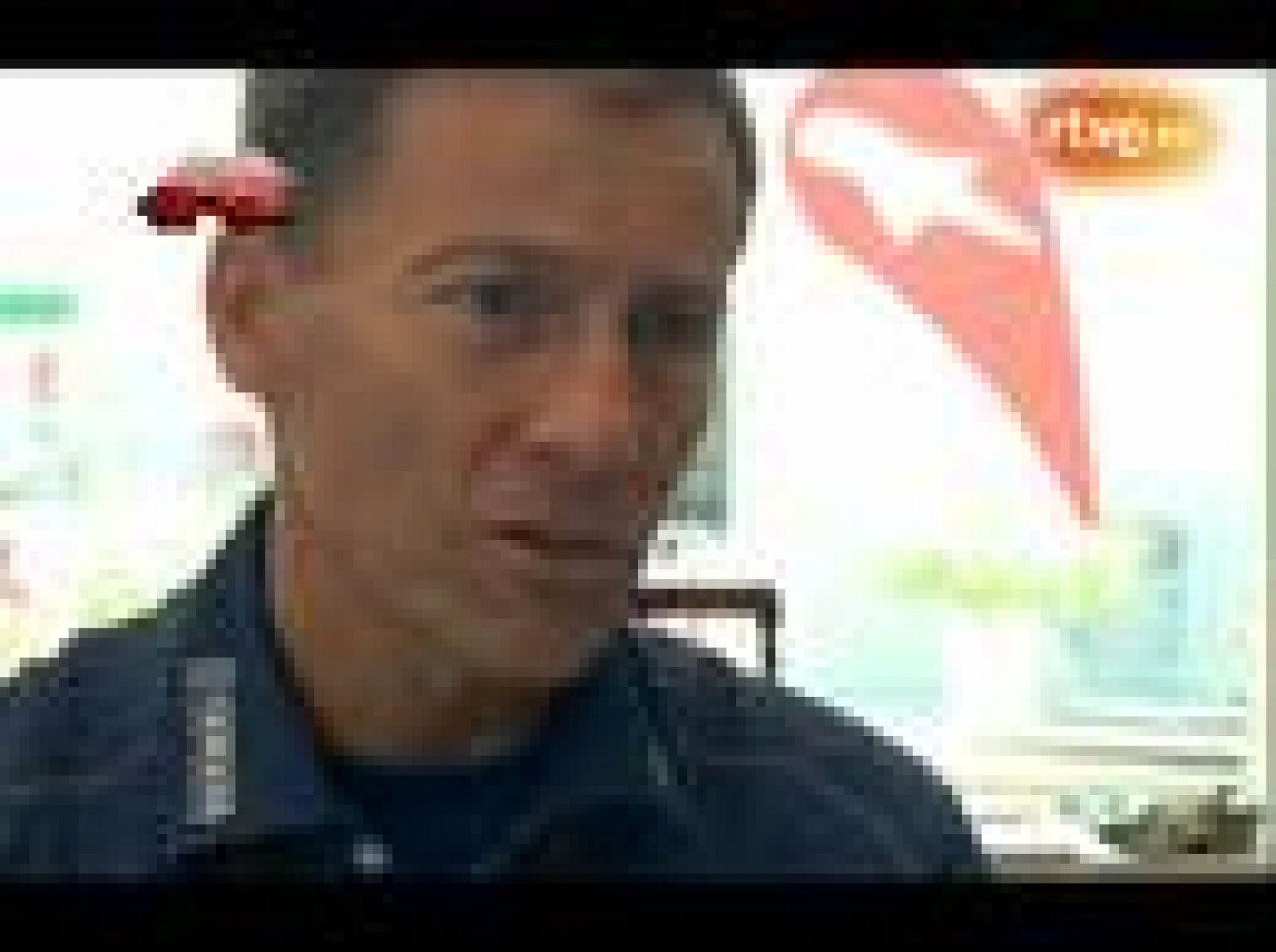 Lin Jarvis, máximo responsable del departamento de carreras de Yamaha, y Vittoriano Guareschi, jefe del proyecto Ducati de MotoGP, hablan sobre el futuro de Rossi en Ducati.