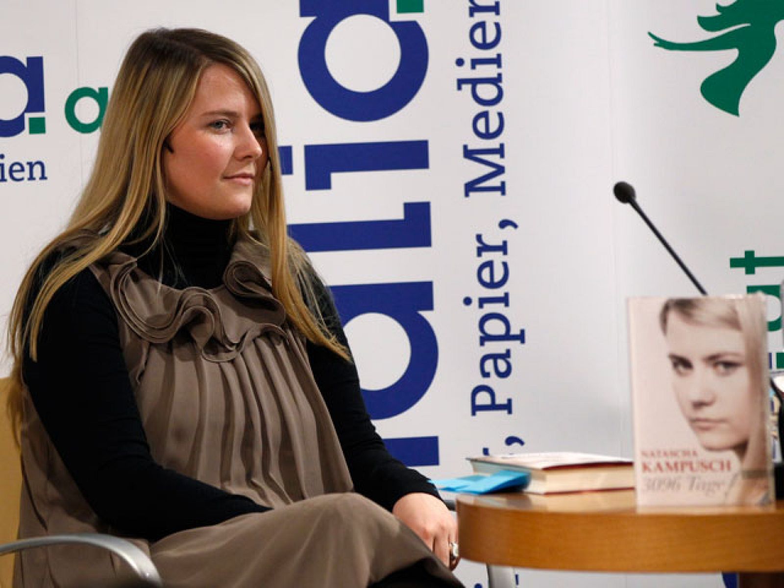 Natascha Kampusch presenta un libro sobre su secuestro | Ver