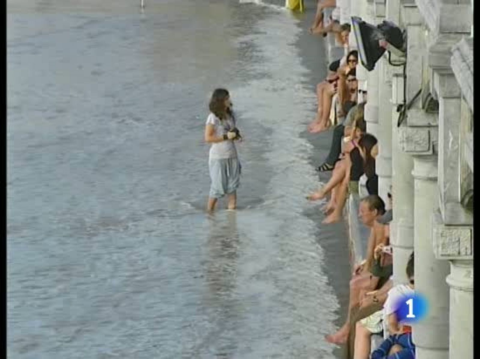 El mar se traga la playa de la Concha en San Sebastián