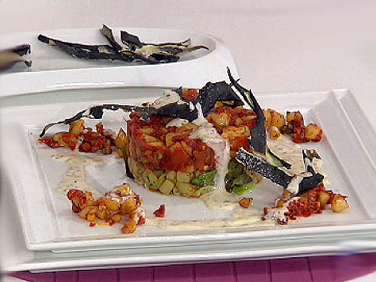 Saber cocinar - Ensalada de Berenjenas, sepia y salsa de yogur - RTVE Cocina | Ver