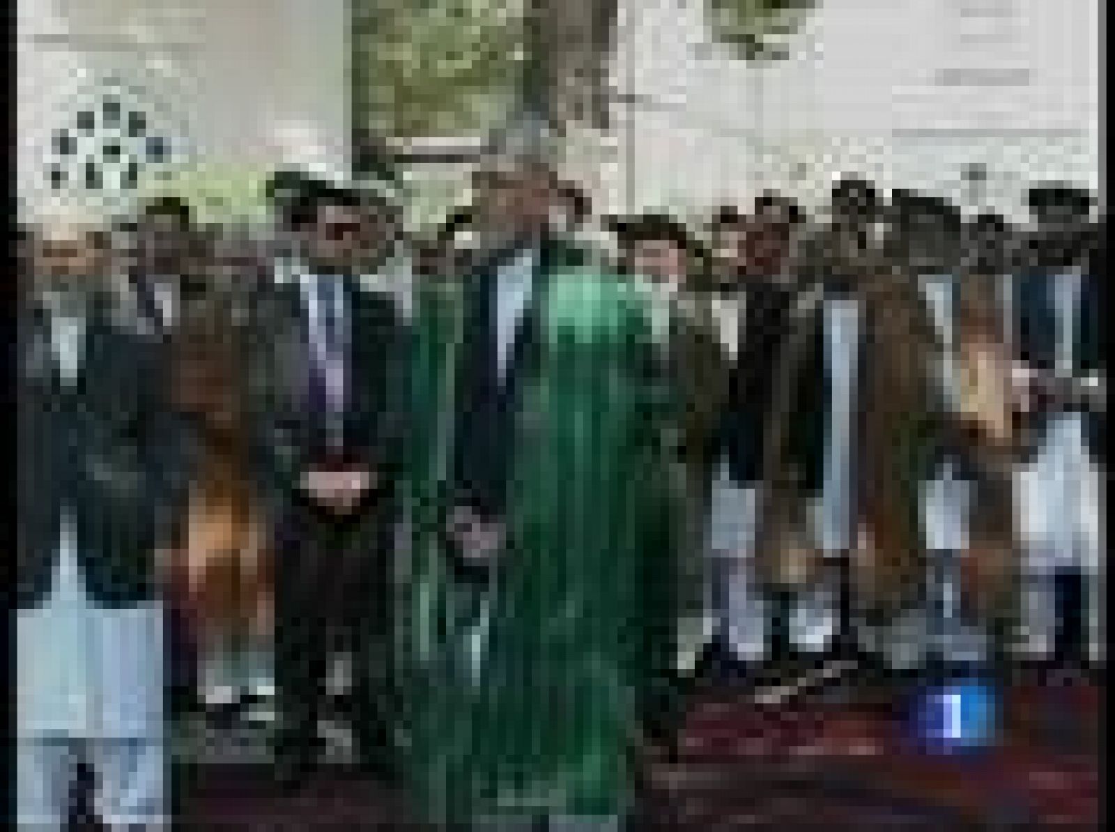 El mundo islámico clama contra el pastor estadounidense que quería quemar coranes | Ver